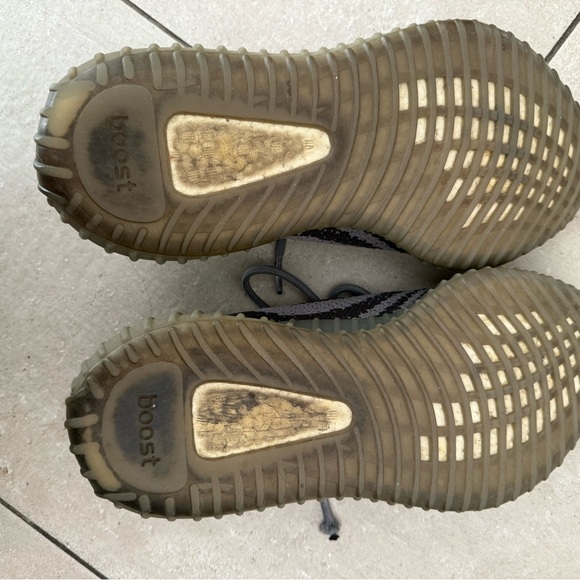 Authentic Yeezys, Men’s Gray and Black Sneakers with Red Accents - Picture 4 of 6